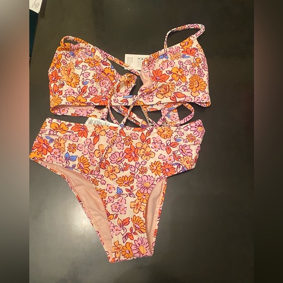 NWT Floral Bikini Set - Picture 4 of 7